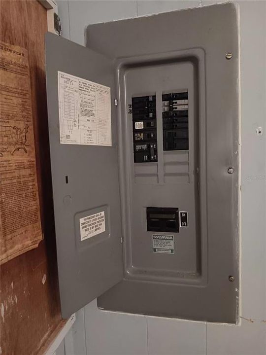 For Sale: $98,900 (2 beds, 2 baths, 968 Square Feet)