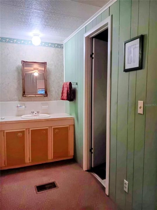 For Sale: $98,900 (2 beds, 2 baths, 968 Square Feet)