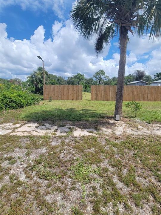 На продажу: $67,000 (0.17 acres)