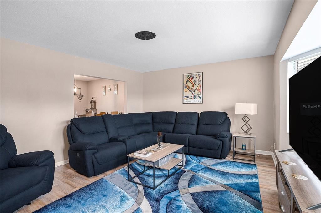 Active With Contract: $499,999 (3 beds, 2 baths, 1725 Square Feet)