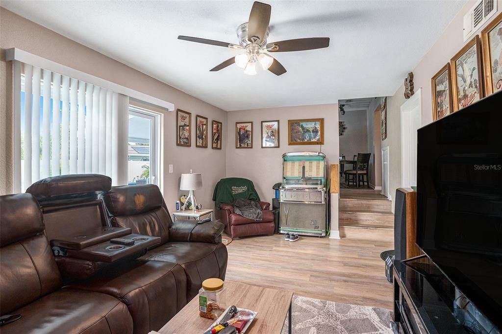 Active With Contract: $499,999 (3 beds, 2 baths, 1725 Square Feet)