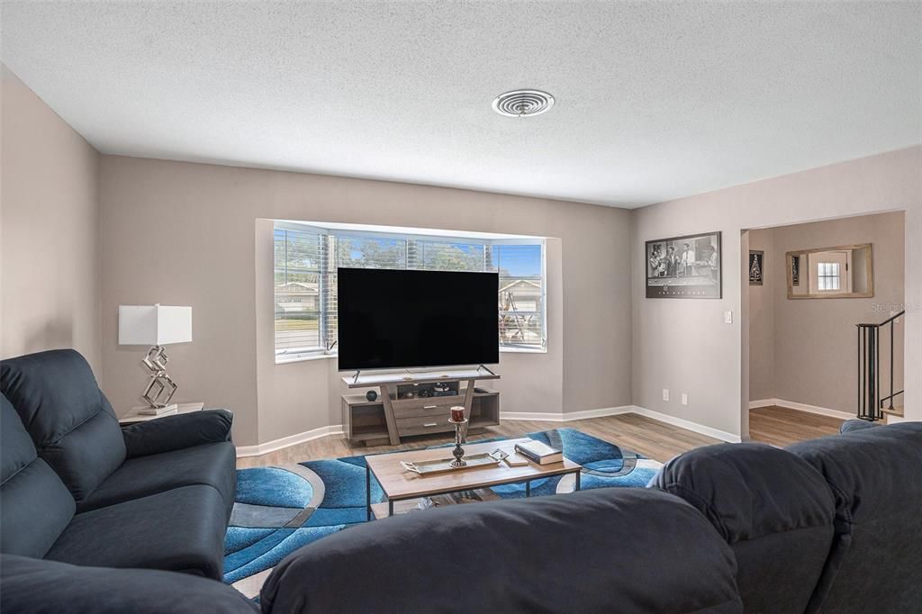 Active With Contract: $499,999 (3 beds, 2 baths, 1725 Square Feet)