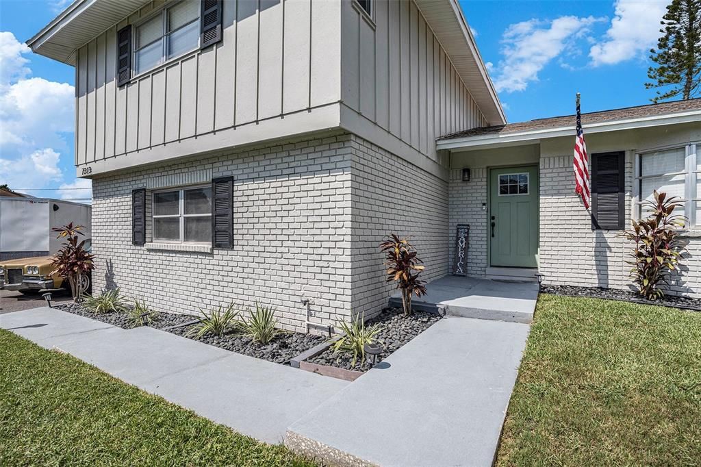 Active With Contract: $499,999 (3 beds, 2 baths, 1725 Square Feet)