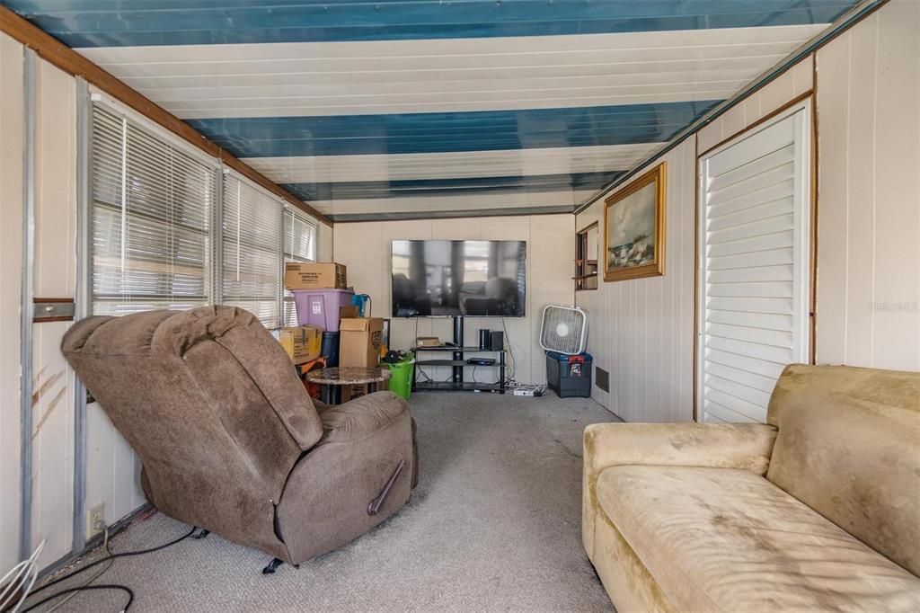 For Sale: $81,000 (2 beds, 1 baths, 710 Square Feet)