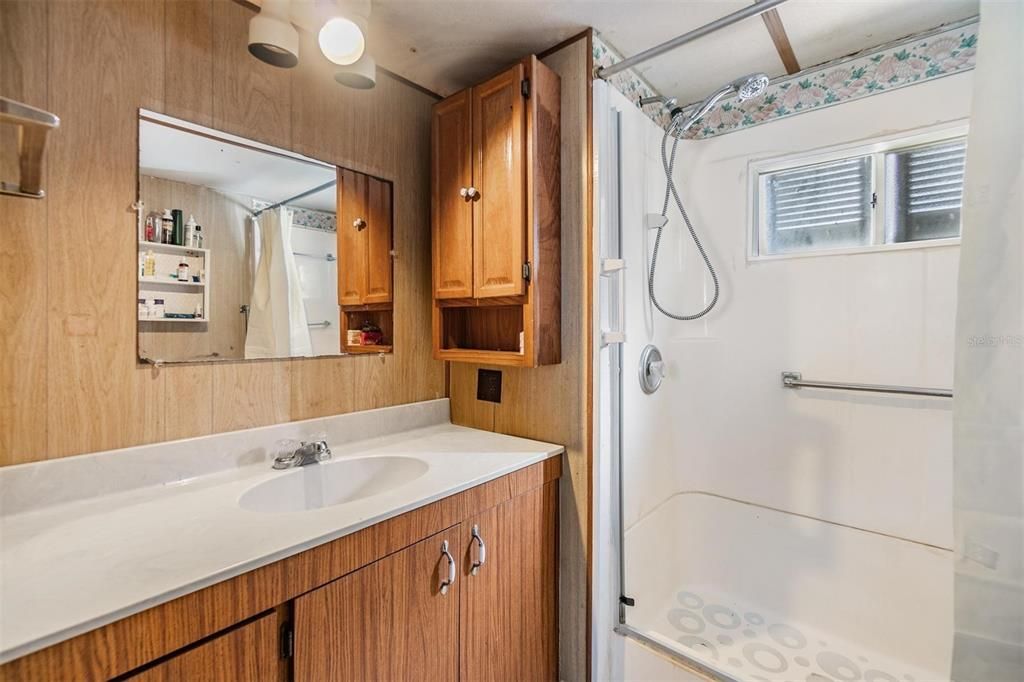 For Sale: $81,000 (2 beds, 1 baths, 710 Square Feet)