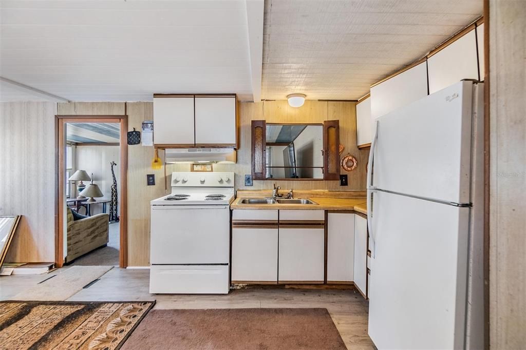 For Sale: $81,000 (2 beds, 1 baths, 710 Square Feet)