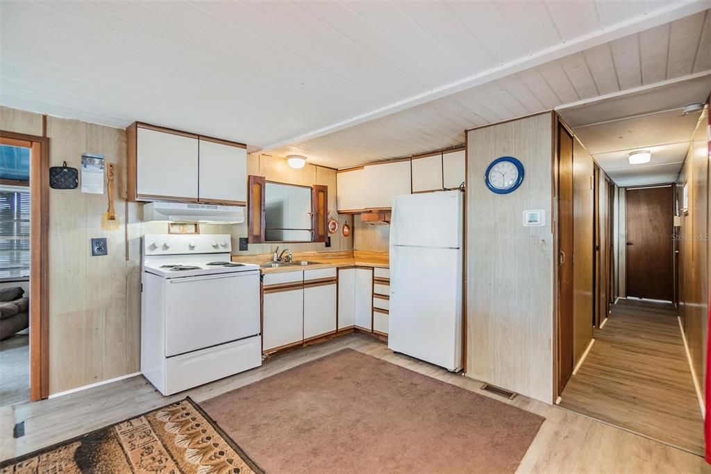 For Sale: $81,000 (2 beds, 1 baths, 710 Square Feet)