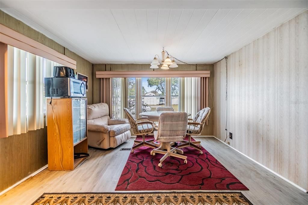 For Sale: $81,000 (2 beds, 1 baths, 710 Square Feet)