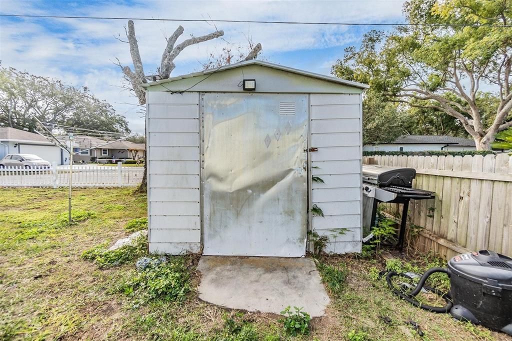 For Sale: $81,000 (2 beds, 1 baths, 710 Square Feet)