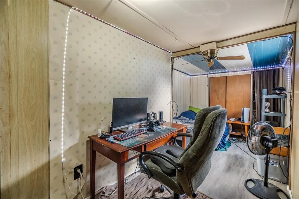 For Sale: $81,000 (2 beds, 1 baths, 710 Square Feet)