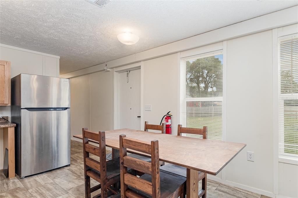 For Sale: $179,900 (3 beds, 2 baths, 952 Square Feet)