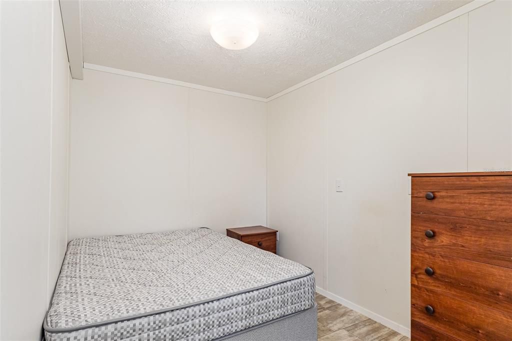 For Sale: $179,900 (3 beds, 2 baths, 952 Square Feet)