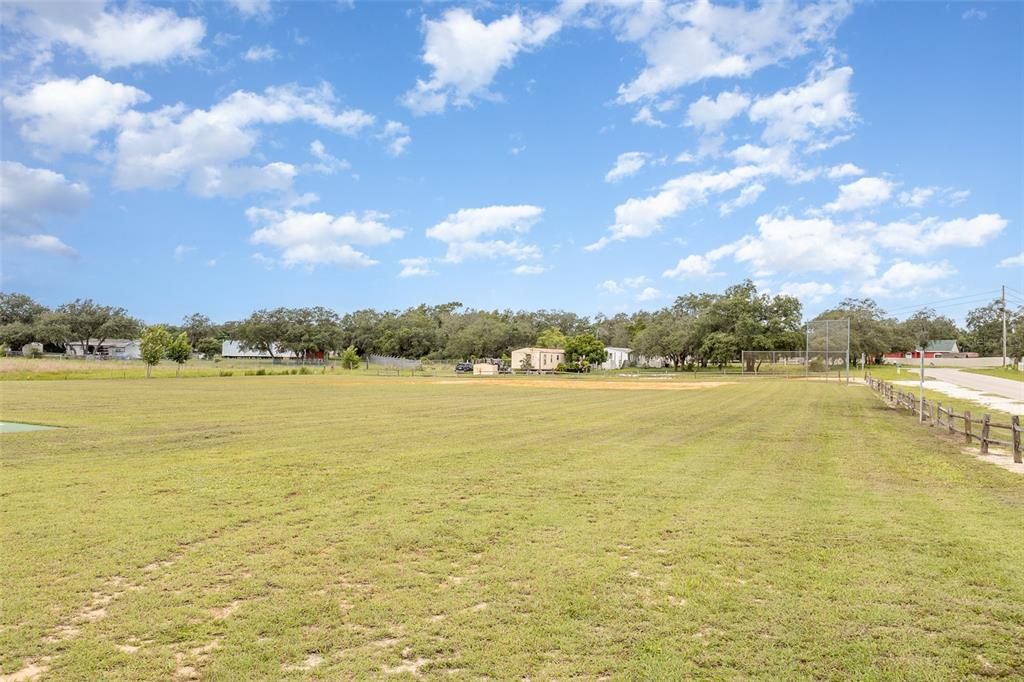 For Sale: $179,900 (3 beds, 2 baths, 952 Square Feet)