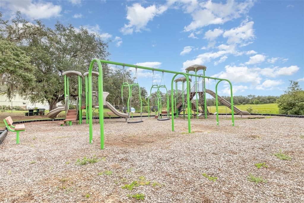 For Sale: $179,900 (3 beds, 2 baths, 952 Square Feet)