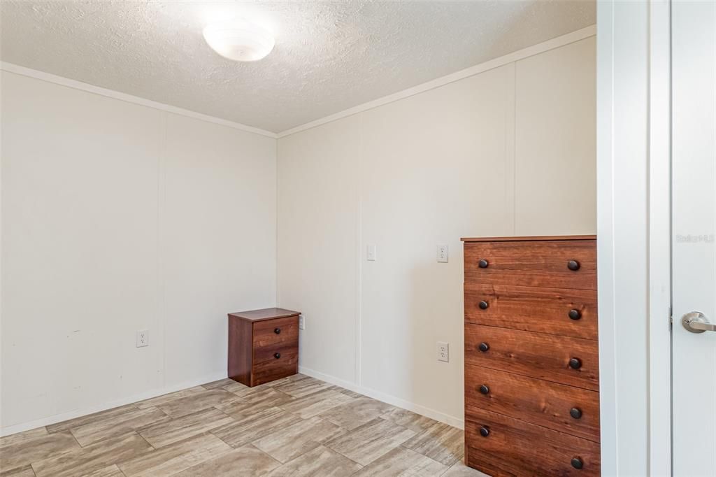 For Sale: $179,900 (3 beds, 2 baths, 952 Square Feet)