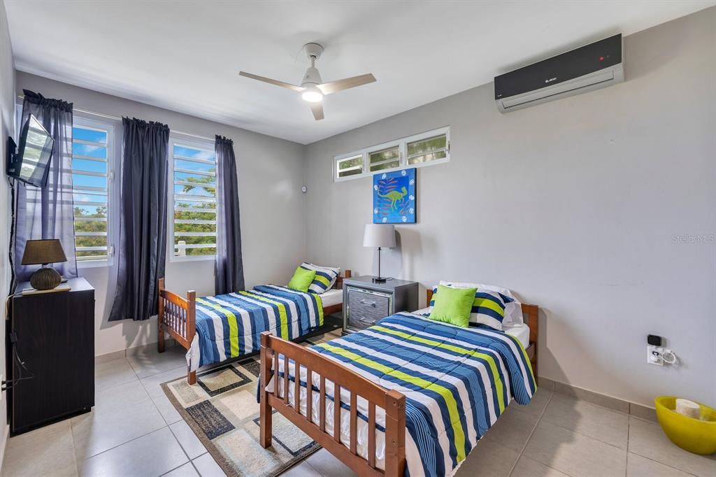 На продажу: $799,000 (3 спален, 2 ванн, 2500 Квадратных фут)