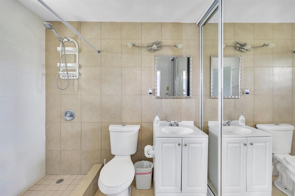 На продажу: $799,000 (3 спален, 2 ванн, 2500 Квадратных фут)