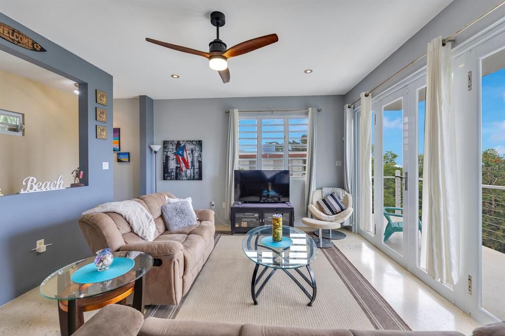 На продажу: $799,000 (3 спален, 2 ванн, 2500 Квадратных фут)