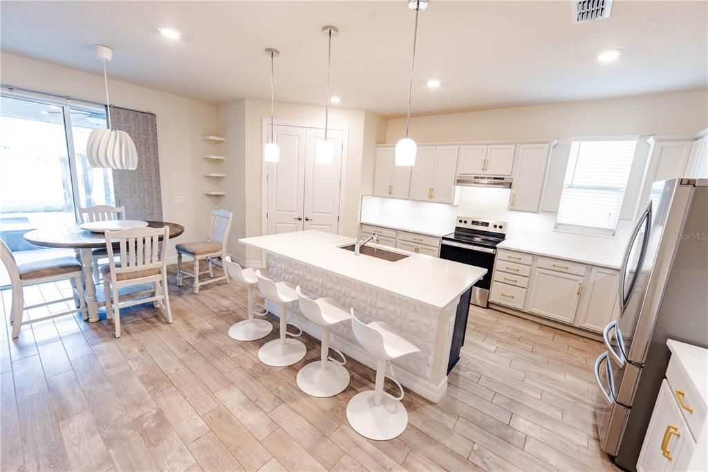 待售: $860,000 (5 贝兹, 4 浴室, 4447 平方英尺)