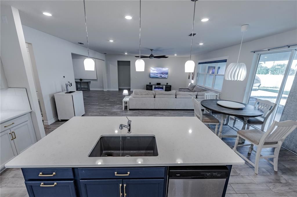 待售: $860,000 (5 贝兹, 4 浴室, 4447 平方英尺)