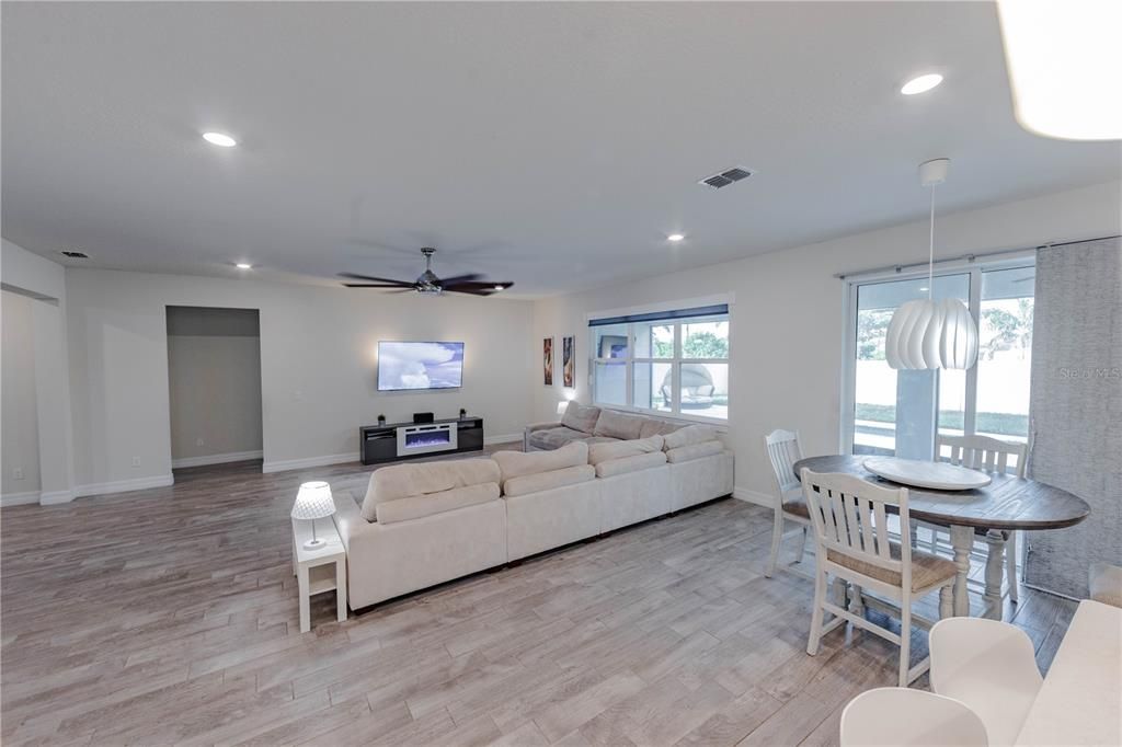 待售: $860,000 (5 贝兹, 4 浴室, 4447 平方英尺)