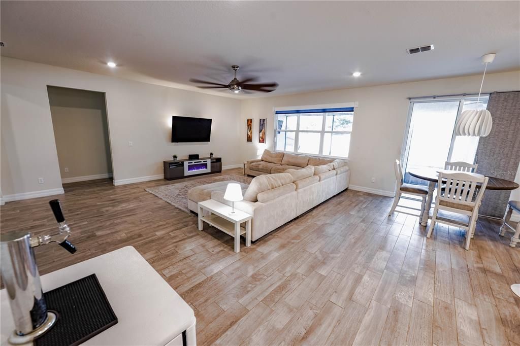 待售: $860,000 (5 贝兹, 4 浴室, 4447 平方英尺)