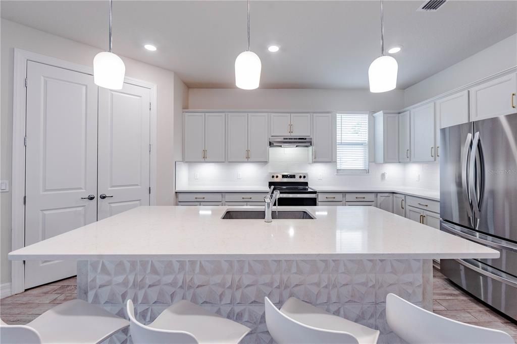 待售: $860,000 (5 贝兹, 4 浴室, 4447 平方英尺)