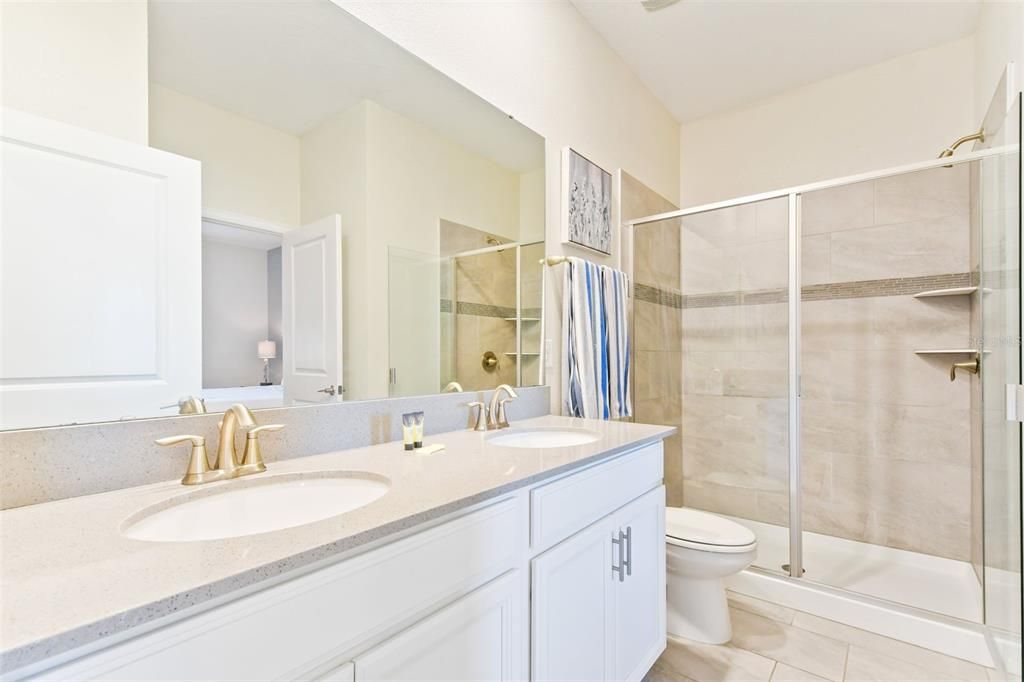 For Sale: $985,000 (8 beds, 5 baths, 4411 Square Feet)