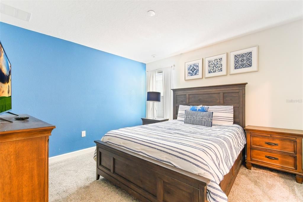 For Sale: $985,000 (8 beds, 5 baths, 4411 Square Feet)