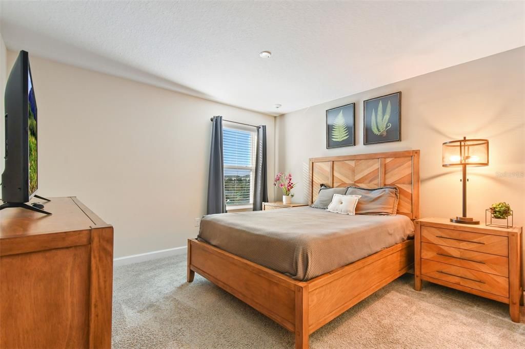 For Sale: $985,000 (8 beds, 5 baths, 4411 Square Feet)