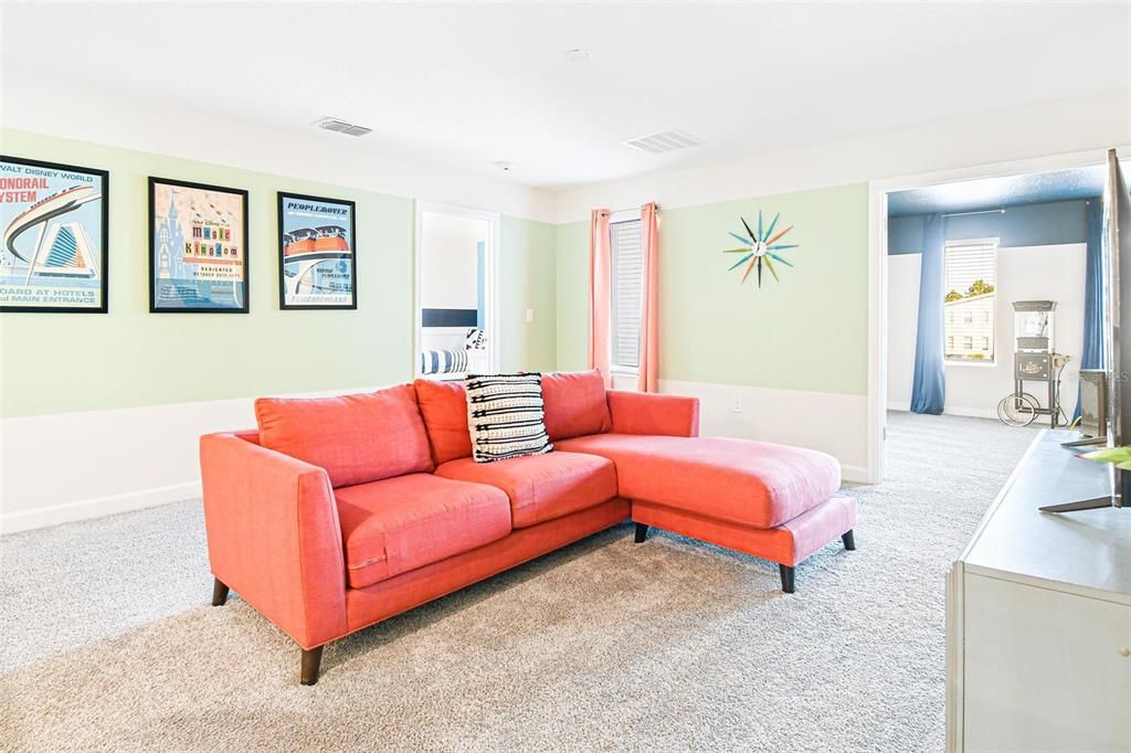 For Sale: $985,000 (8 beds, 5 baths, 4411 Square Feet)