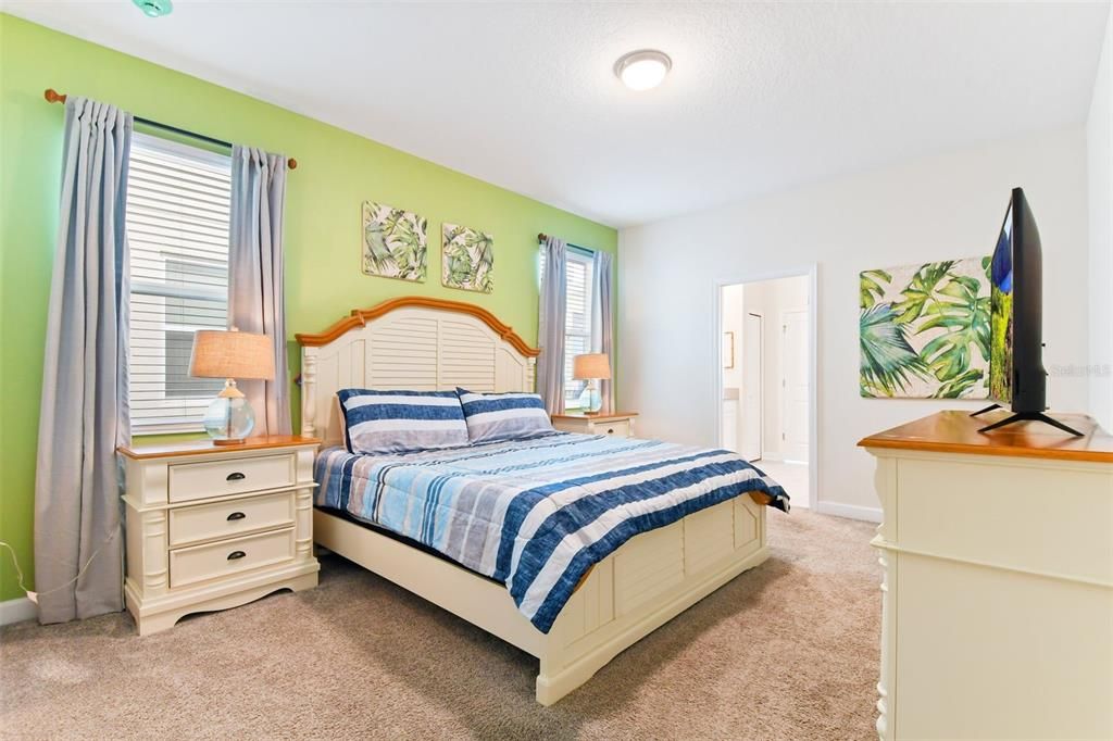 For Sale: $985,000 (8 beds, 5 baths, 4411 Square Feet)