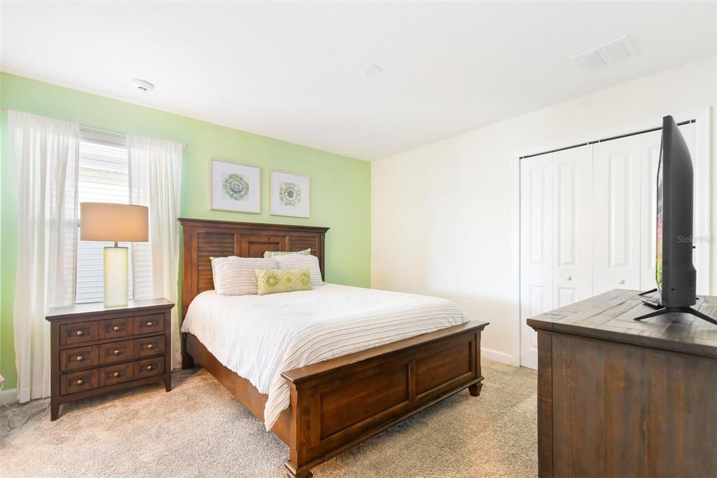 For Sale: $985,000 (8 beds, 5 baths, 4411 Square Feet)