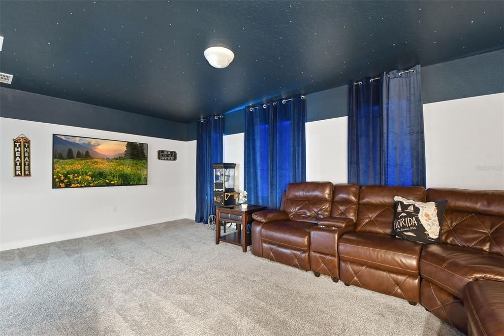 For Sale: $985,000 (8 beds, 5 baths, 4411 Square Feet)