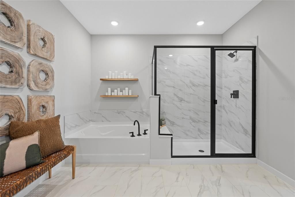 Activo con contrato: $524,990 (4 camas, 3 baños, 2823 Pies cuadrados)