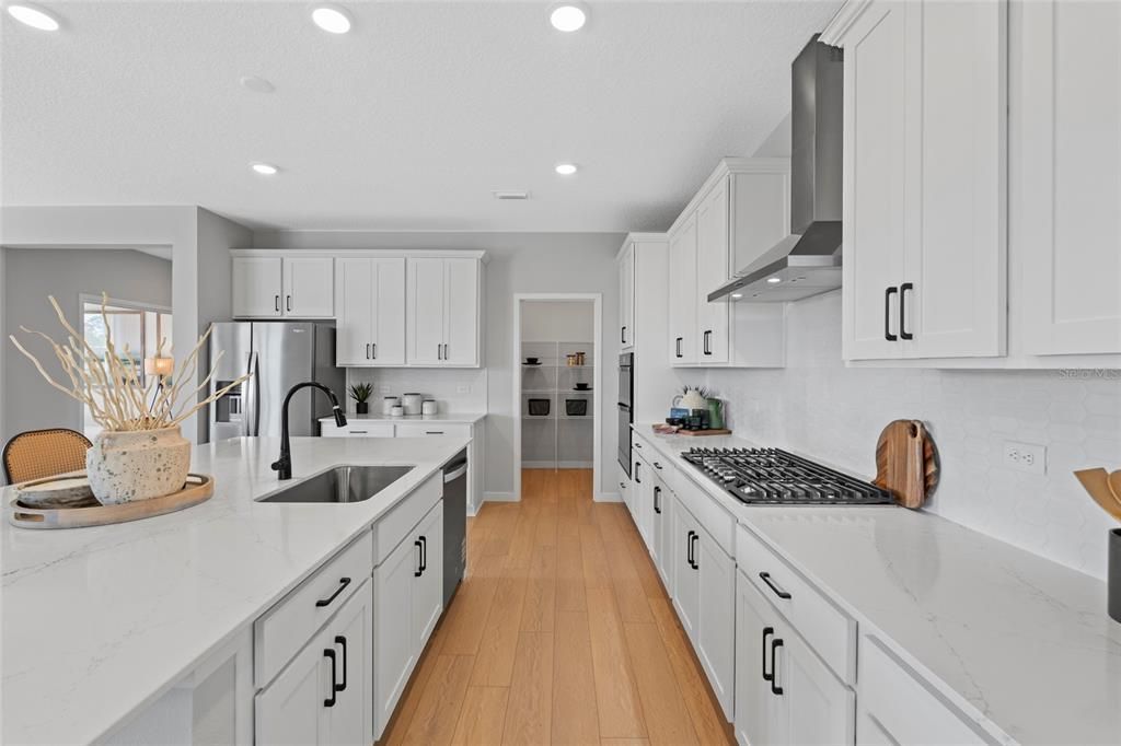 Activo con contrato: $524,990 (4 camas, 3 baños, 2823 Pies cuadrados)