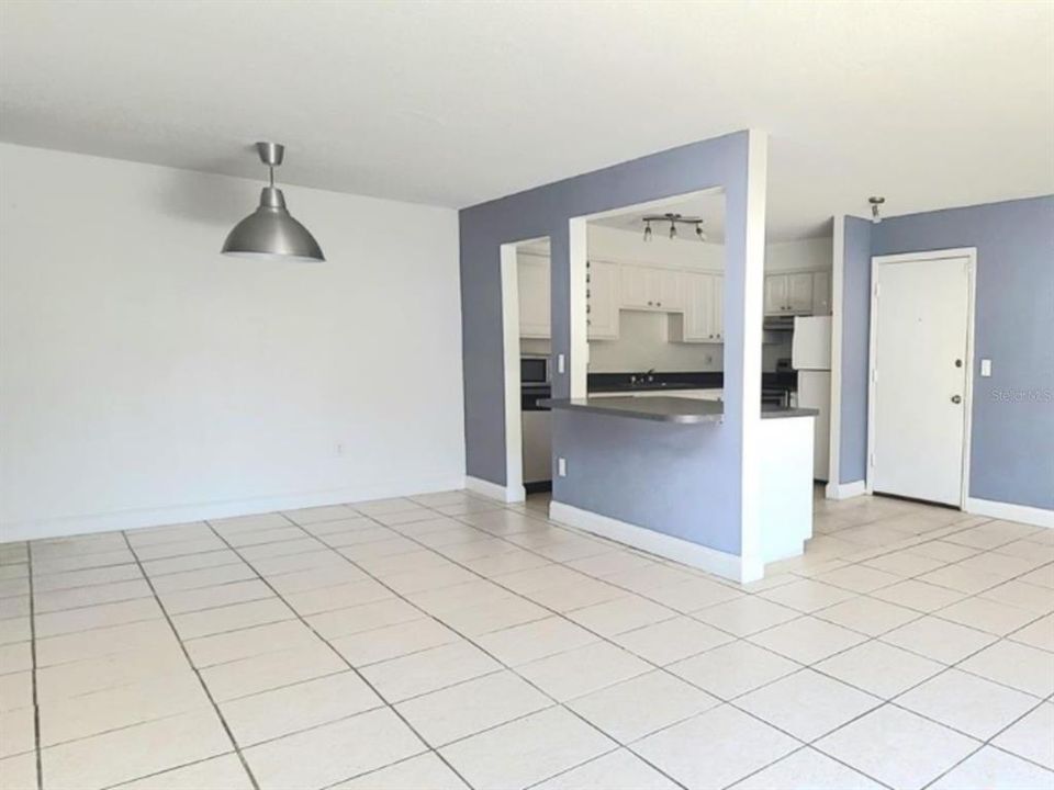 Activo con contrato: $1,399 (2 camas, 2 baños, 1051 Pies cuadrados)