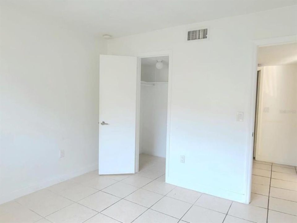 Activo con contrato: $1,399 (2 camas, 2 baños, 1051 Pies cuadrados)