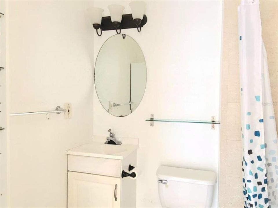 Activo con contrato: $1,399 (2 camas, 2 baños, 1051 Pies cuadrados)