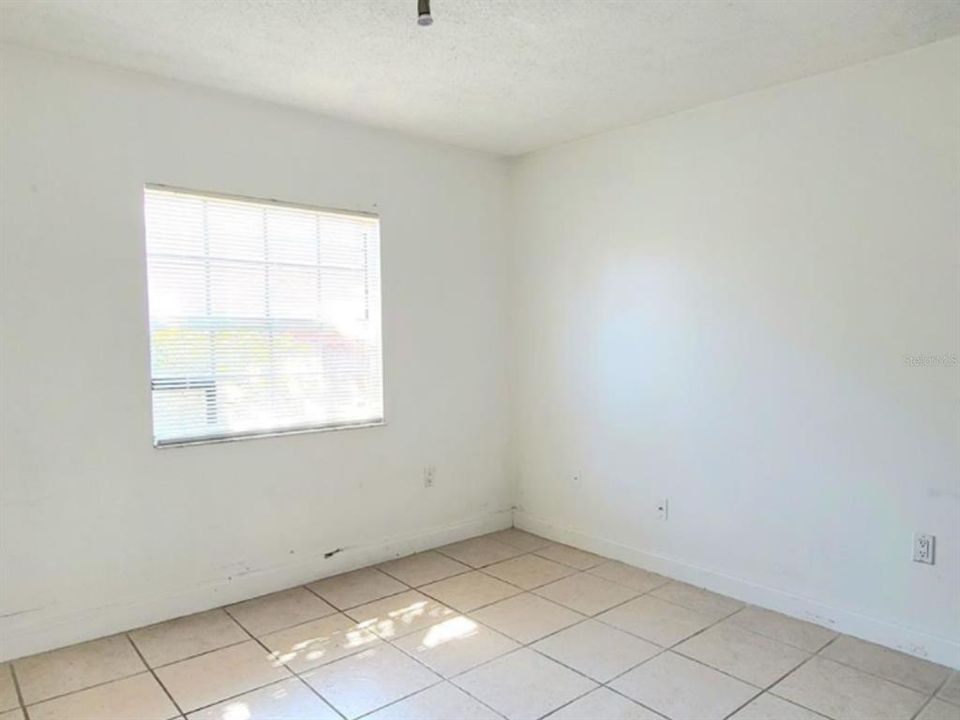 Activo con contrato: $1,399 (2 camas, 2 baños, 1051 Pies cuadrados)