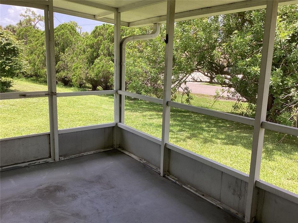 合同活跃: $142,000 (2 贝兹, 2 浴室, 1079 平方英尺)