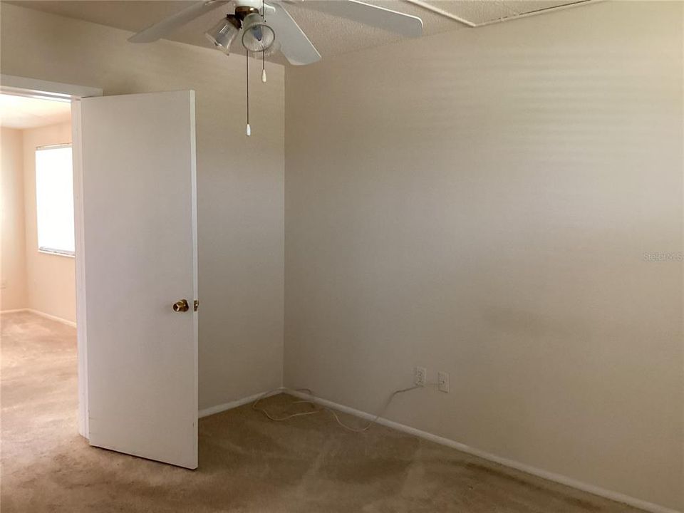 合同活跃: $142,000 (2 贝兹, 2 浴室, 1079 平方英尺)