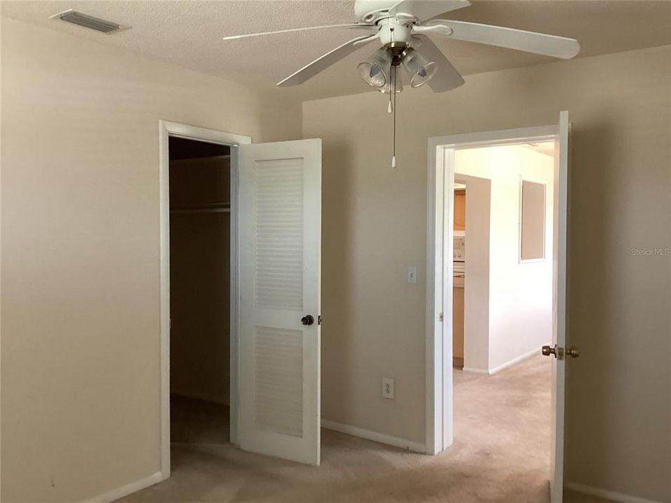 合同活跃: $142,000 (2 贝兹, 2 浴室, 1079 平方英尺)