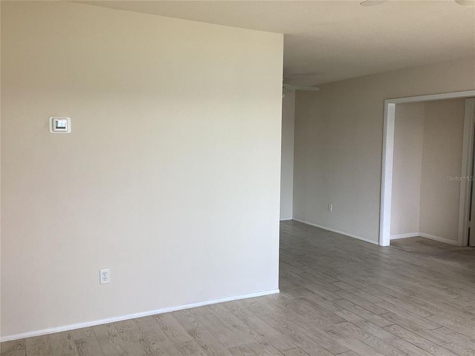 合同活跃: $142,000 (2 贝兹, 2 浴室, 1079 平方英尺)