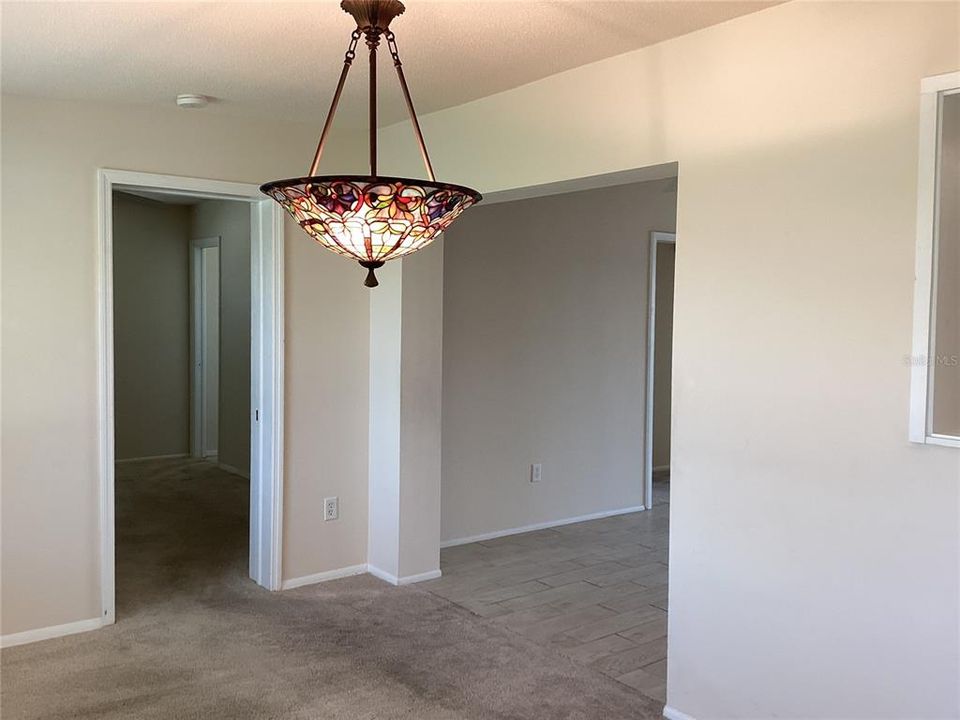 合同活跃: $142,000 (2 贝兹, 2 浴室, 1079 平方英尺)