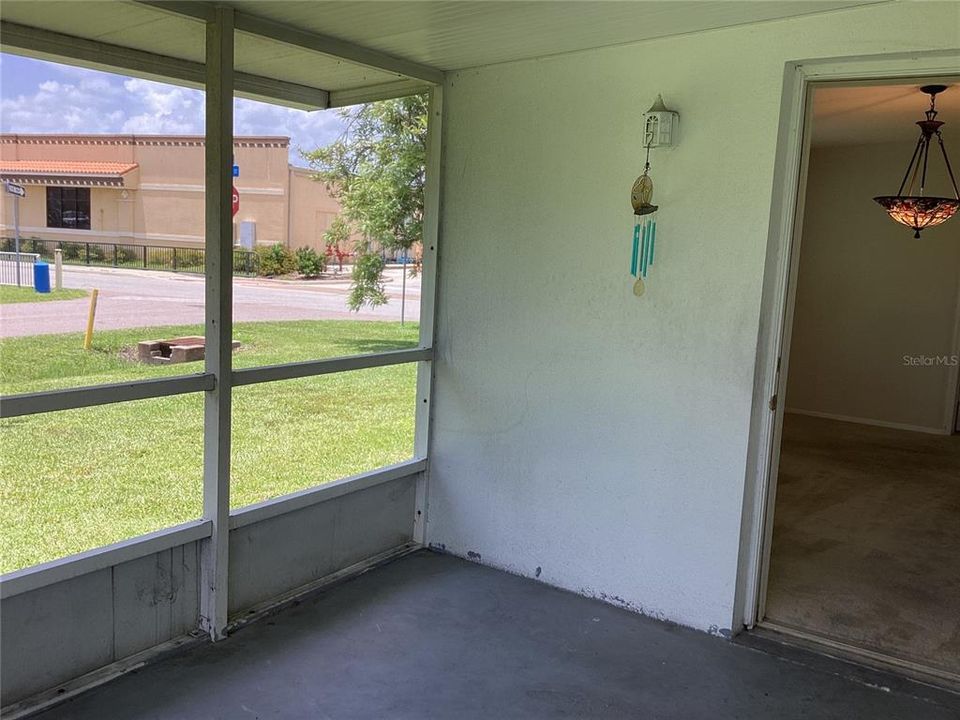 合同活跃: $142,000 (2 贝兹, 2 浴室, 1079 平方英尺)