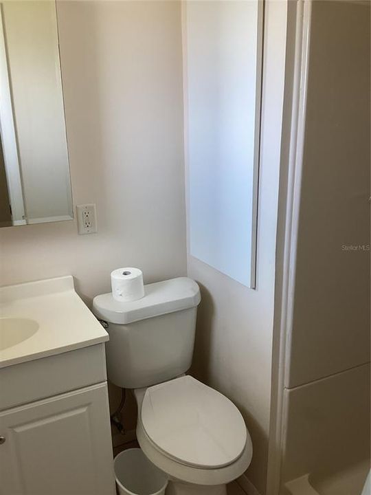 合同活跃: $142,000 (2 贝兹, 2 浴室, 1079 平方英尺)