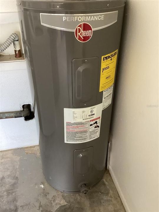 合同活跃: $142,000 (2 贝兹, 2 浴室, 1079 平方英尺)