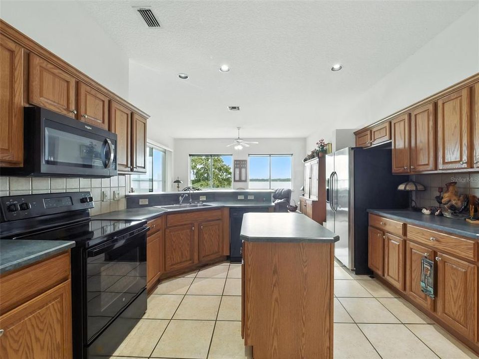 На продажу: $540,000 (3 спален, 2 ванн, 2106 Квадратных фут)