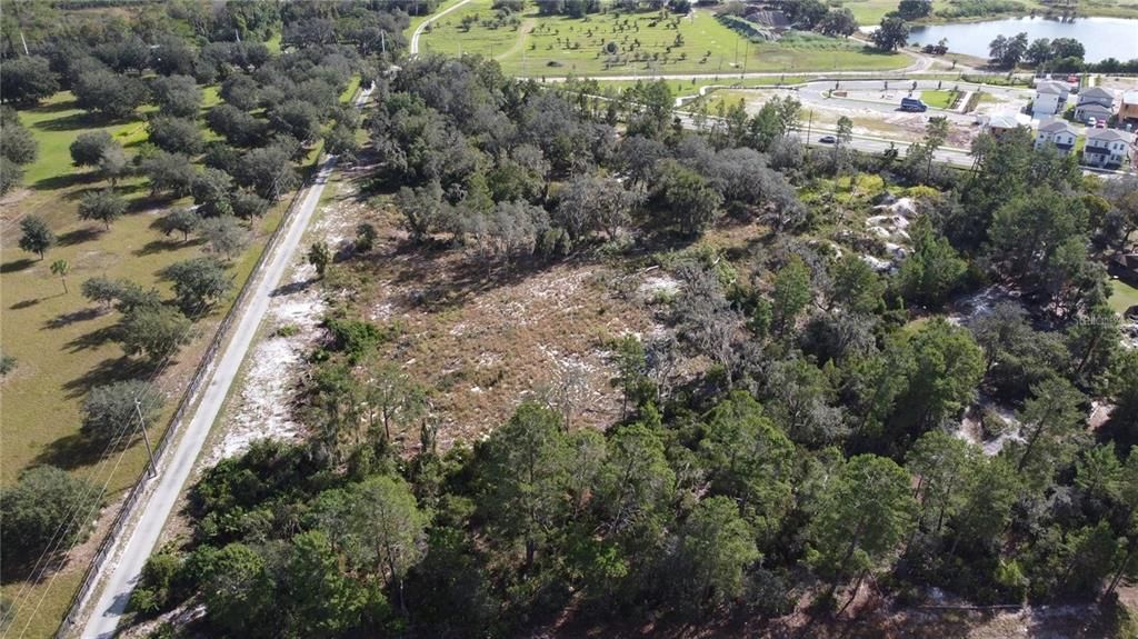 待售: $1,600,000 (5.37 acres)